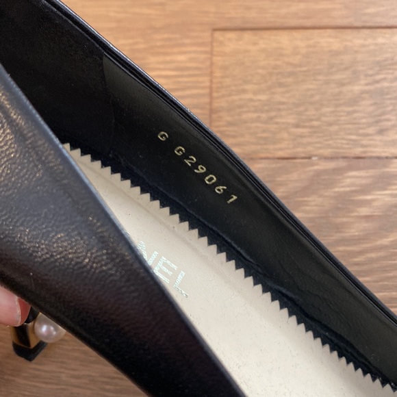 Chanel Point Toe Kitten Heel Pumps with Pearl detail 100% Authentic. - Picture 6 of 7